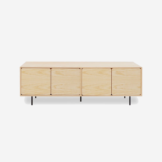 Mueble TV de diseño en madera natural en salón nórdico con luz natural