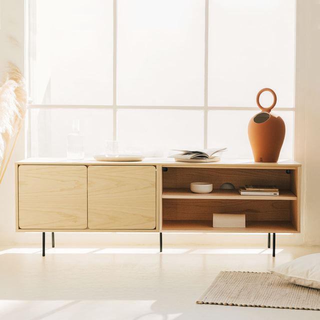 Mueble TV Flotante Penxat 160 Natural - 2 Puertas 1 Balda con estructura metálica vista frontal para salón de estilo nórdico