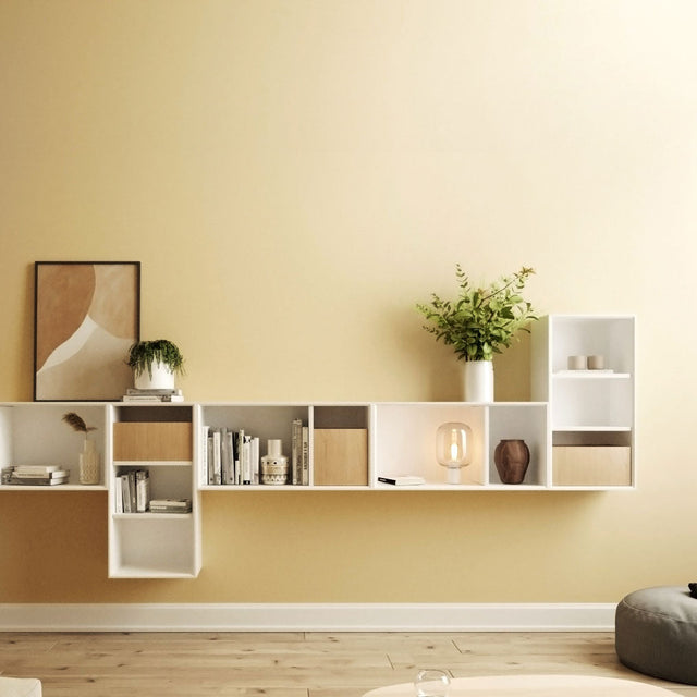 Estanterías para organizar una librería en el salón